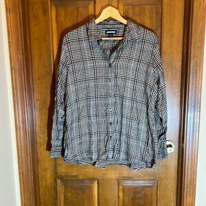 Women's Long Sleeve Relaxed Fit Button-Down Shirt